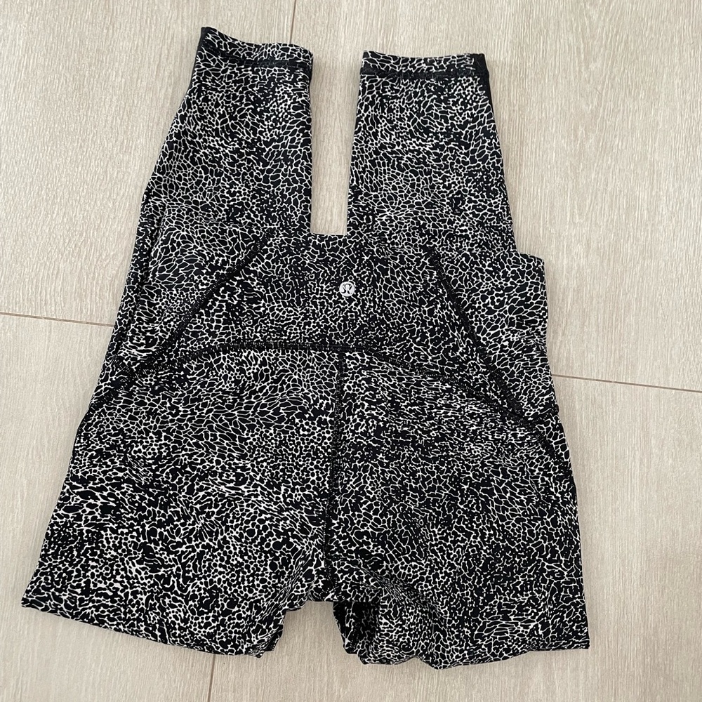 Lululemon Train Times Pant 25"
Polar Shift Alpine White Black / Black